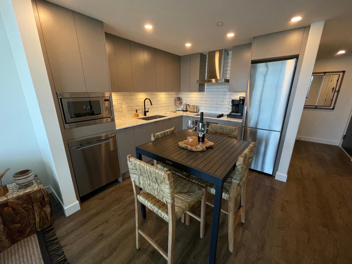 Awesome View 21 Two Bedroom One Bath Downtown Lake View Near Beach Келоуна Экстерьер фото