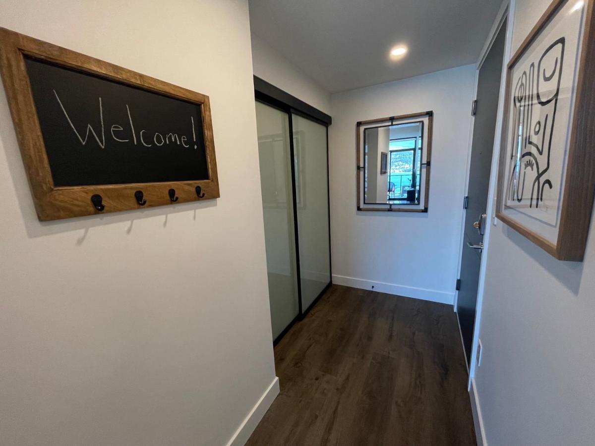 Awesome View 21 Two Bedroom One Bath Downtown Lake View Near Beach Келоуна Экстерьер фото